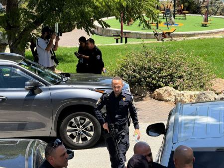 اعتقالات جنائية في يطا والسموع وبيت صفافا والقدس والضقة والنقب وطوبا وزيمر